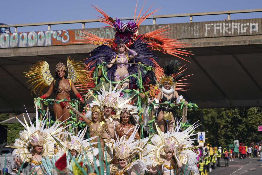 Costumed revellers pose at the beginning of the parade during the Notting Hill Carnival in London, Monday, Aug. 25, 2025, Europe's biggest street party and one of the largest carnivals in the world.(AP Photo/Alberto Pezzali)