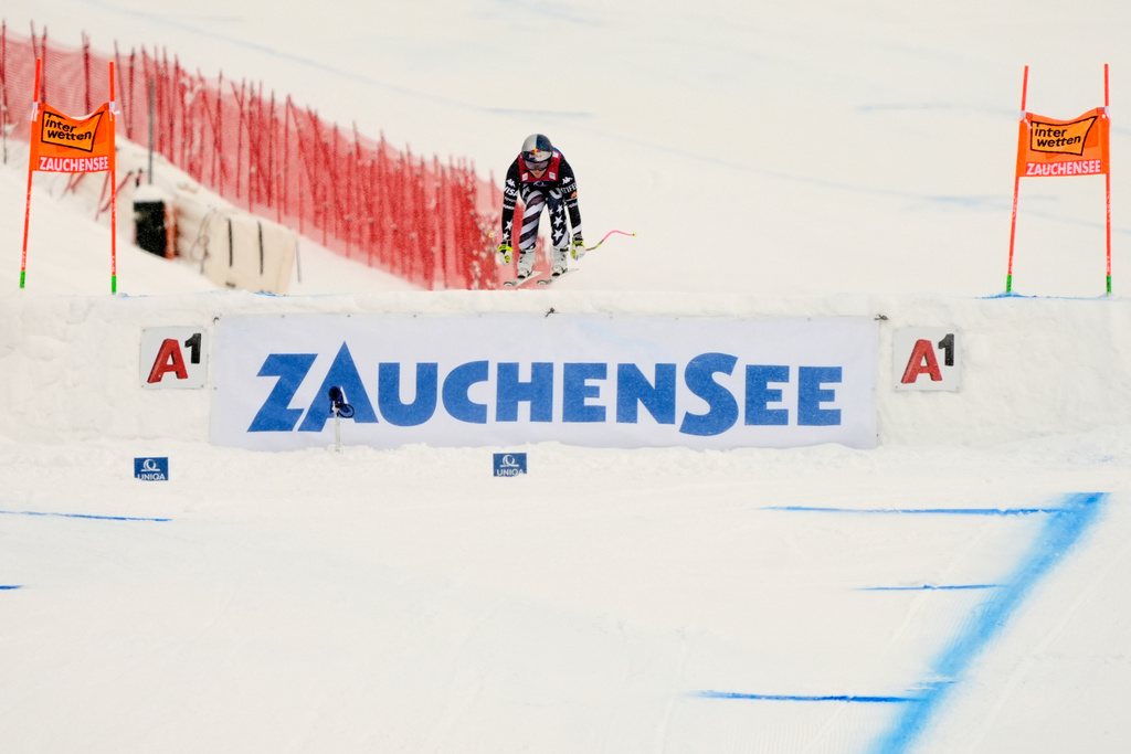 United States' Lindsey Vonn is airborne as she speeds down the course to win an alpine ski, women's World Cup downhill, in Zauchensee, Austria, Saturday, Jan. 10, 2026. (AP Photo/Giovanni Auletta)