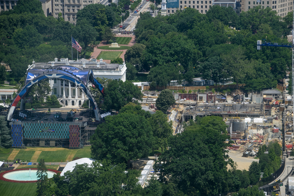 Workers continue building the stage for a future UFC fight on the South Lawn of the White House, left, Sunday, June 7, 2026, in Washington, as work also continues on the construction of the ballroom, right. (AP Photo/Rod Lamkey, Jr.)