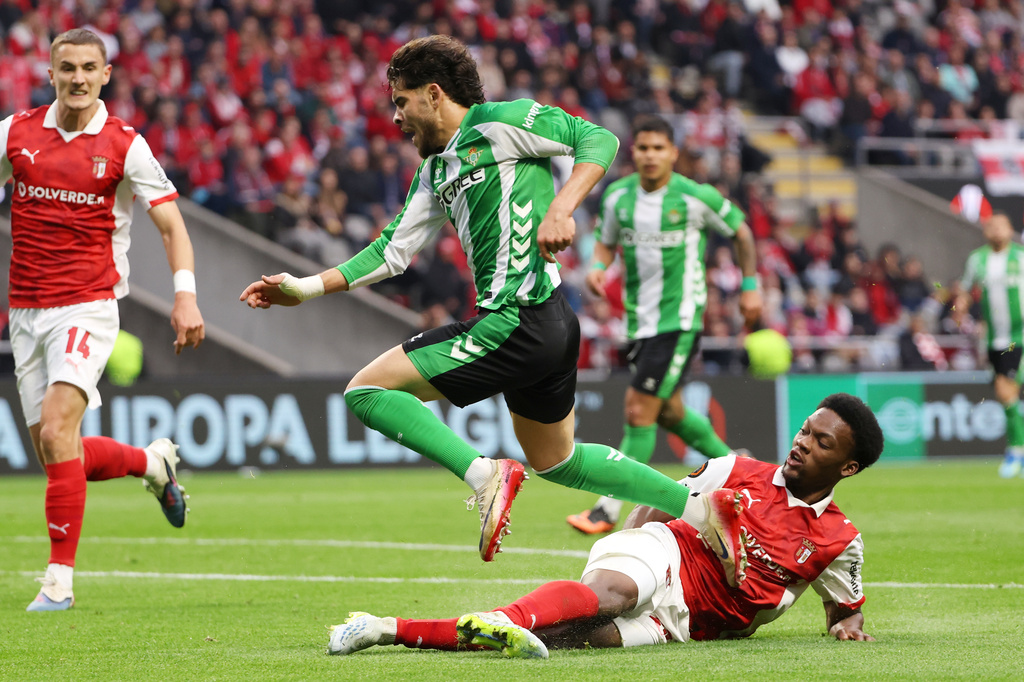 Braga's Jean-Baptiste Gorby, on the ground, fouls Braga's Rodrigo Zalazar in the box to give away a penalty shot during the Europa League quarterfinals, first leg, soccer match between SC Braga and Real Betis in Braga, Portugal, Wednesday, April 8, 2026. (AP Photo/Luis Vieira)