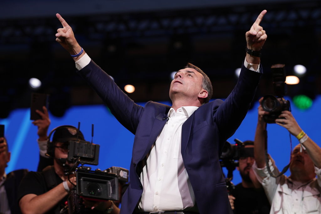 Brazilian Sen. Flavio Bolsonaro, the son of former President Jair Bolsonaro, arrives to the Liberal Party convention where he was confirmed as the party's presidential candidate, in Sao Paulo, Saturday, July 25, 2026. (AP Photo/Ettore Chiereguini)