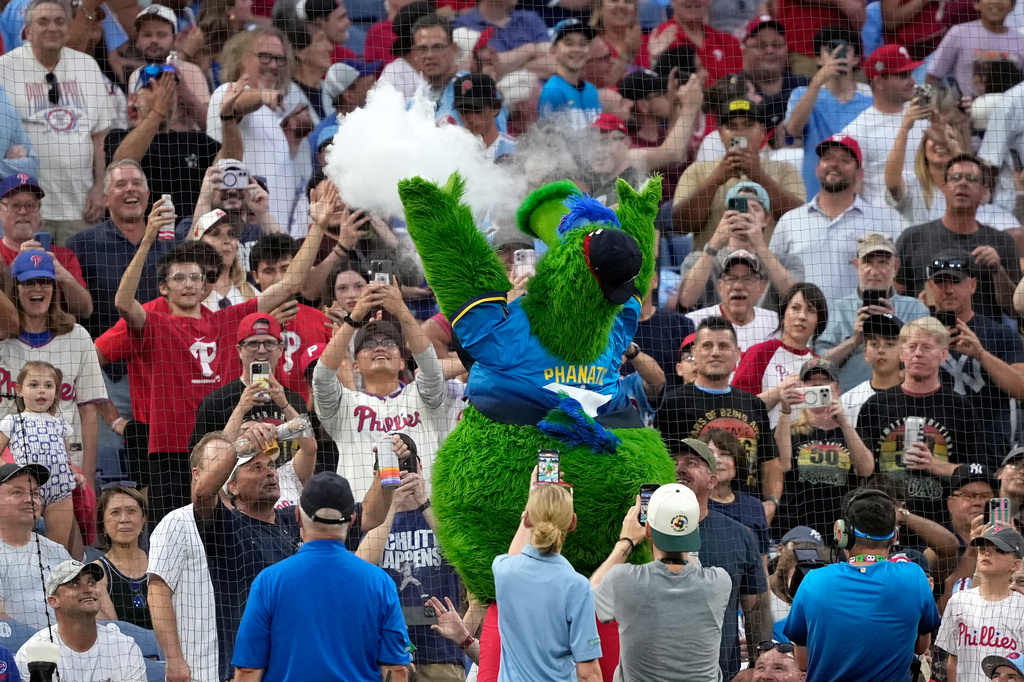 The Philadelphia Phillies' mascot, the Phillie Phanatic performs a skit inspired by new Philadelphia 76ers LeBron James during the sixth inning of a baseball game against the New York Yankees Friday, July 24, 2026, in Philadelphia. (AP Photo/Matt Slocum)