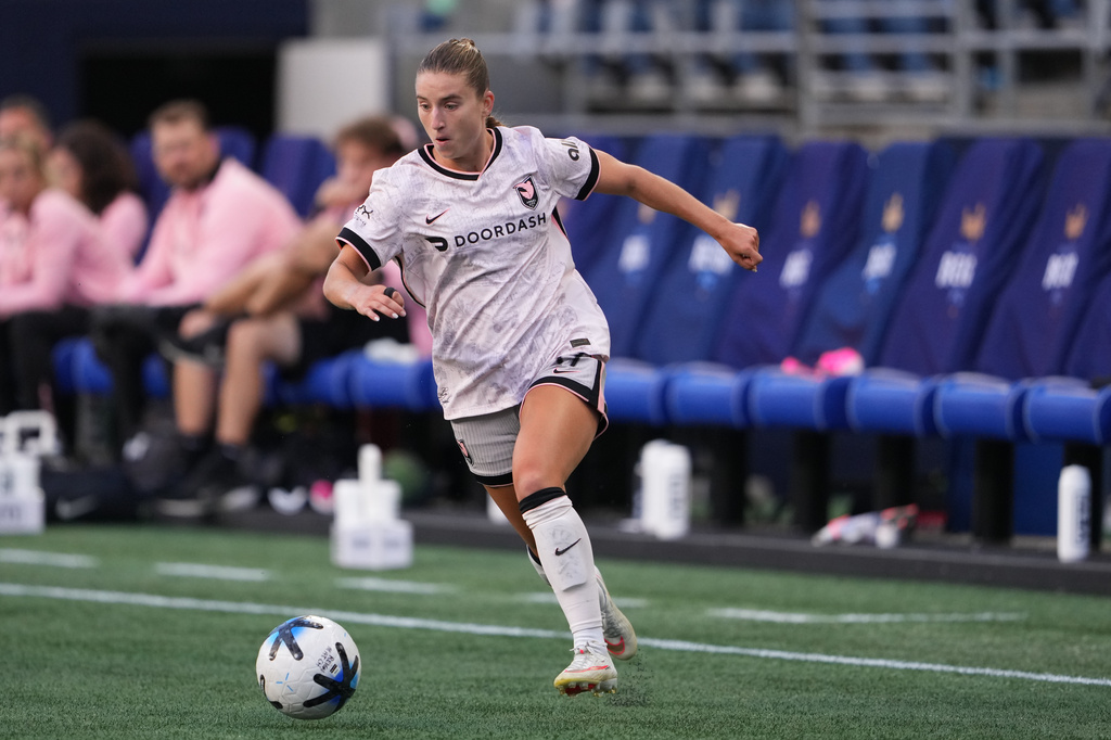 FILE - Angel City FC forward Ally Sentnor moves the ball against Seattle Reign FC during the first half of an NWSL soccer match, Sunday, Aug. 9, 2026, in Seattle. (AP Photo/Lindsey Wasson,File)