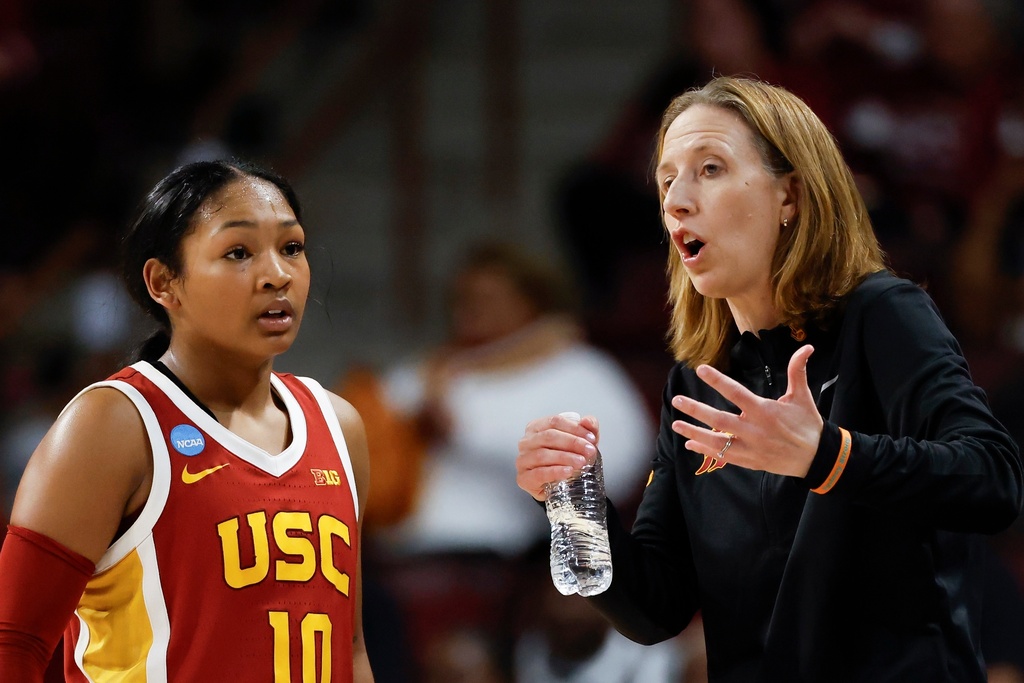 Southern California head coach Lindsay Gottlieb, right, talks to guard Malia Samuels (10) during the second half against Clemson in the first round of the NCAA college basketball tournament, Saturday, March 21, 2026, in Columbia, S.C. (AP Photo/Nell Redmond)