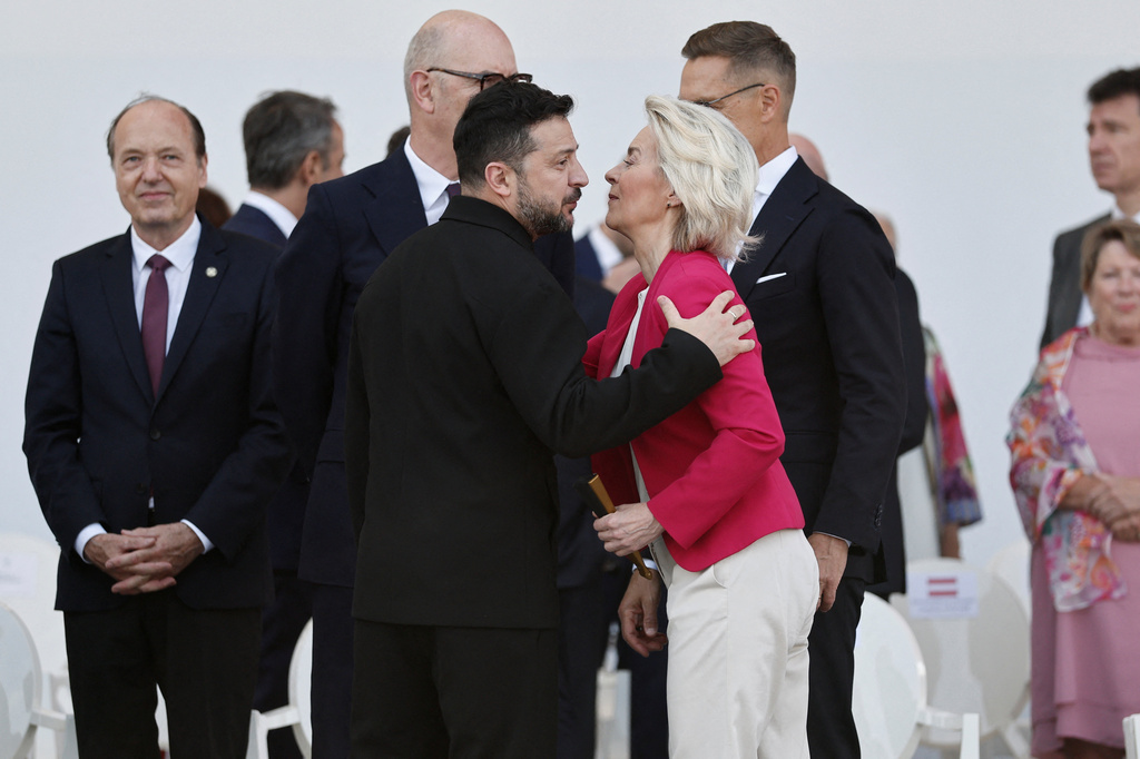 European Commission President Ursula von der Leyen, centre right, greets Ukraine's President Volodymyr Zelenskiyy before the start of the annual Bastille Day military parade in Paris, France, Tuesday, July 14, 2026. (Benoit Tessier/Pool Photo via AP)