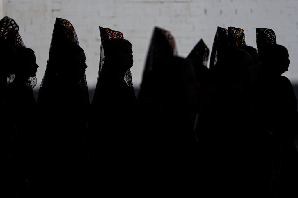Women wearing traditional "mantillas" of the 'Franciscana de Pasion' brotherhood attend a Holy Week procession in Lucena, southern Spain, Monday, March 30, 2026. (AP Photo/Manu Fernandez)