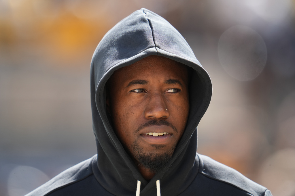 Pittsburgh Steelers cornerback Joey Porter Jr. during warmups before an NFL football game against the Cincinnati Bengals in Pittsburgh, Sunday, Sept. 27, 2026. (AP Photo/Gene J. Puskar)