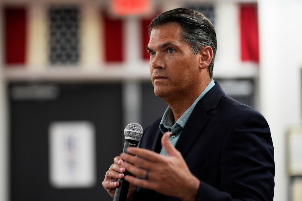 FILE - Democratic gubernatorial candidate Geoff Duncan speaks to a group, Jan. 21, 2026, in Marietta, Ga. (AP Photo/Mike Stewart, File)