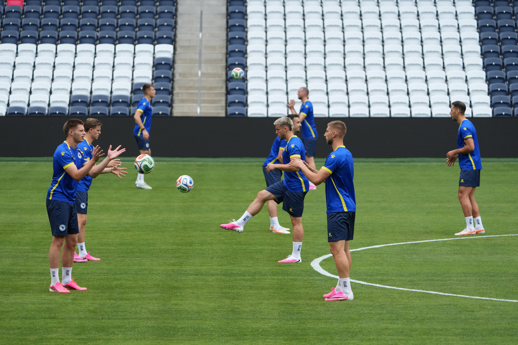 Bosnia team members warm up during a training session for the national soccer team Friday, June 5, 2026, in St. Louis, ahead of the World Cup soccer tournament. (AP Photo/Jeff Roberson)