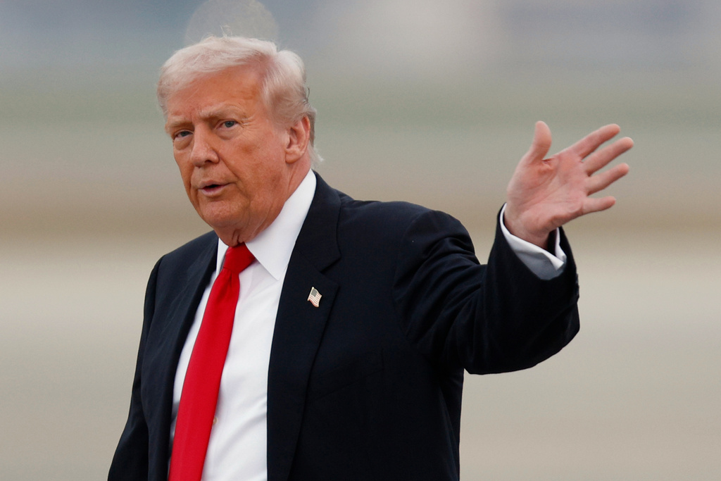 President Donald Trump waves after speaking to the media upon his arrival at Joint Base Andrews, Md., Sunday, Nov. 9, 2025, after returning from his Mar-a-Lago estate in Palm Beach, Fla. and en route to an NFL football game between the Washington Commanders and the Detroit Lions. (AP Photo/Luis M. Alvarez)