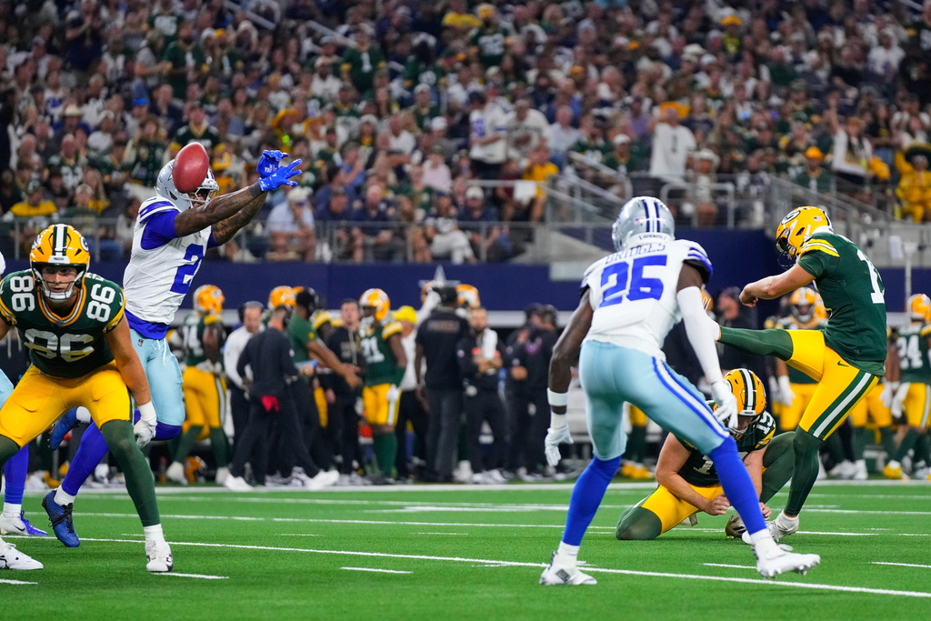 Dallas Cowboys safety Juanyeh Thomas (2) blocks a extra point attempt by Green Bay Packers place kicker Brandon McManus, right, in the first half of an NFL football game Sunday, Sept. 28, 2025, in Arlington, Texas. (AP Photo/Jeffrey McWhorter)