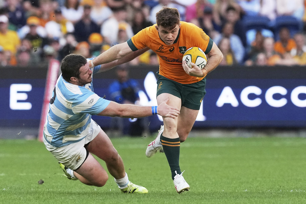 Australia's Andrew Kellaway fends off Argentina's Julian Montoya during the Rugby Championship test match between the Wallabies and the Pumas in Sydney, Australia, Saturday, Sept. 13, 2025. (AP Photo/Mark Baker)