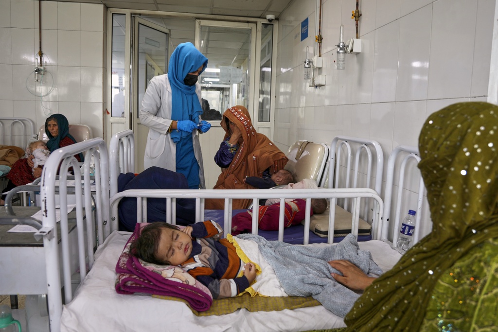 Afghan women care for their children in the malnutrition ward at Indira Gandhi Children's Hospital in Kabul, Afghanistan, Sunday, Feb. 15, 2026. (AP Photo/Siddiqullah Alizai)