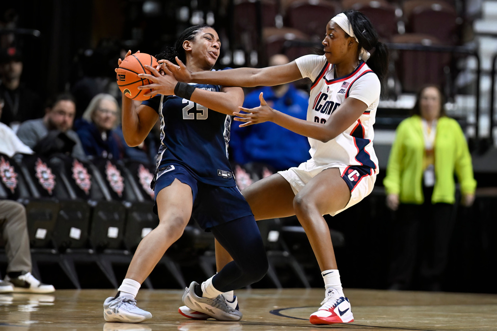Georgetown forward Chet Nweke (25) is pressured by UConn forward Serah Williams during first half of an NCAA college basketball game in the quarterfinals of the Big East tournament, Saturday, March 7, 2026, in Uncasville, Conn. (AP Photo/Jessica Hill)