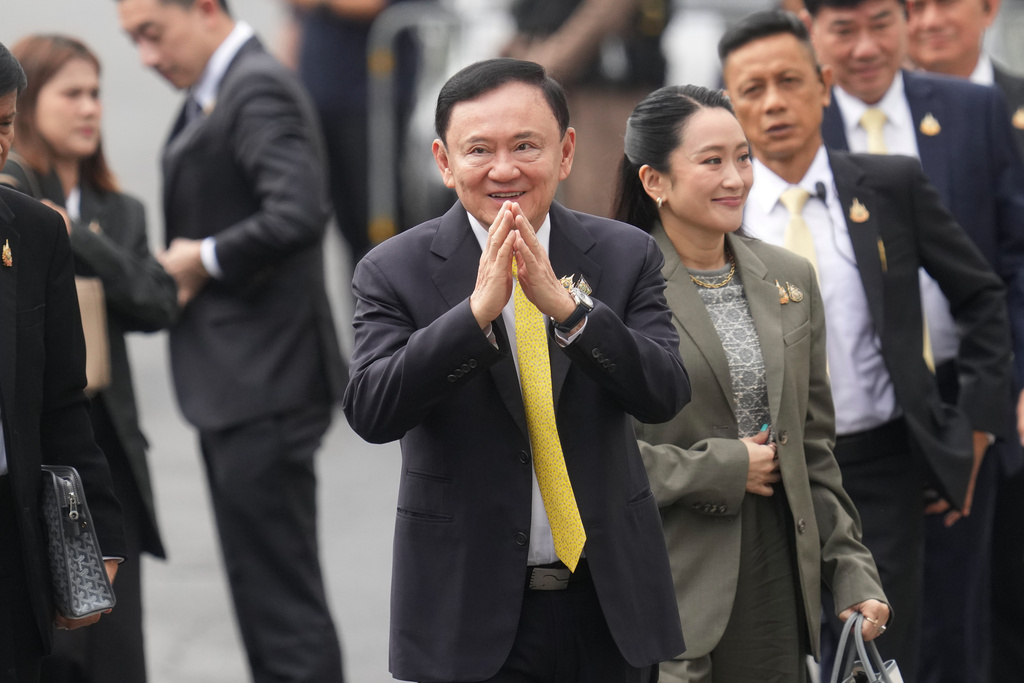 Thailand's former Prime Minister Thaksin Shinawatra, center, and his daughter and former Prime Minister Paetongtarn Shinawatra, right, arrive at Supreme Court in Bangkok, Thailand, Tuesday, Sept. 9, 2025. (AP Photo/Sakchai Lalit)