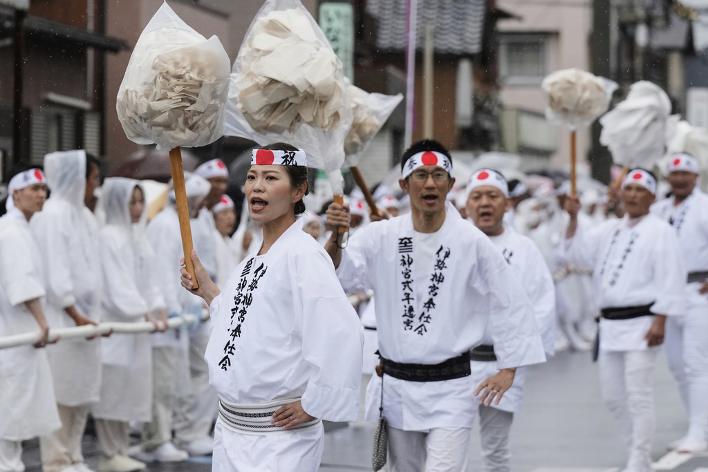 People lead a procession of pulling a sacred timber towards Toyoukedaijingu, also known as Geku, or the outer sanctuary of the Ise Jingu shrine complex, during the Mihishirogi Hoeishiki ceremony of the Shikinen Sengu ritual to rebuild its main structures for Shinto deities, in Ise, central Japan, Tuesday, June 10, 2025. (AP Photo/Hiro Komae)