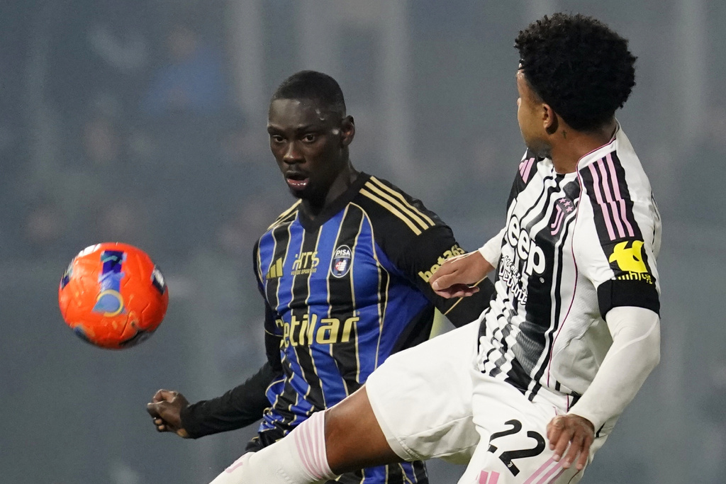 Juventus' Weston Mckennie, right, and Pisa's Idrissa Toure in action during the Serie A soccer match between Pisa and Juventus in Pisa, Italy, Saturday Dec. 27, 2025. (Marco Bucco/LaPresse via AP)