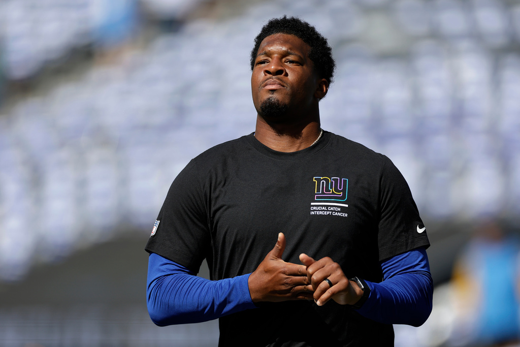 FILE - New York Giants quarterback Jameis Winston (19) warms up before an NFL football game against the Los Angeles Chargers, Sept. 28, 2025, in East Rutherford, N.J. (AP Photo/Adam Hunger, File)