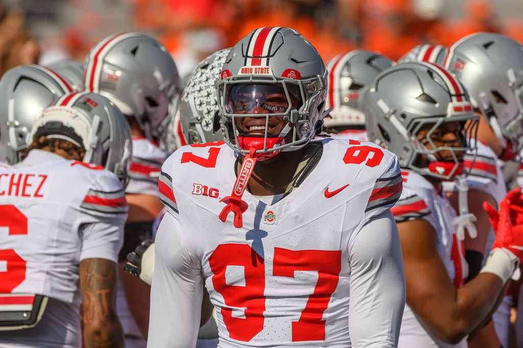 Ohio State tight end Brody Lennon (87) reacts prior to an NCAA college football game against Illinois, Saturday, Oct. 11, 2025, in Champaign, Ill. (AP Photo/Craig Pessman)