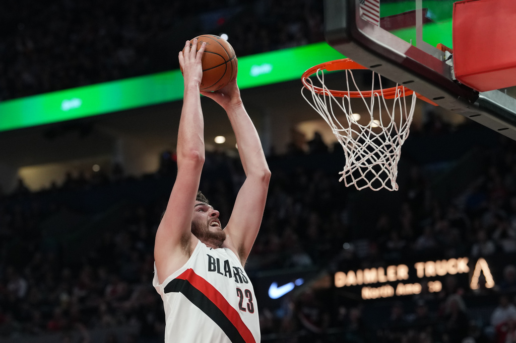 Portland Trail Blazers center Donovan Clingan dunks during the first half of an NBA basketball game against the Los Angeles Clippers, Friday, April 10, 2026, in Portland, Ore. (AP Photo/Jenny Kane)
