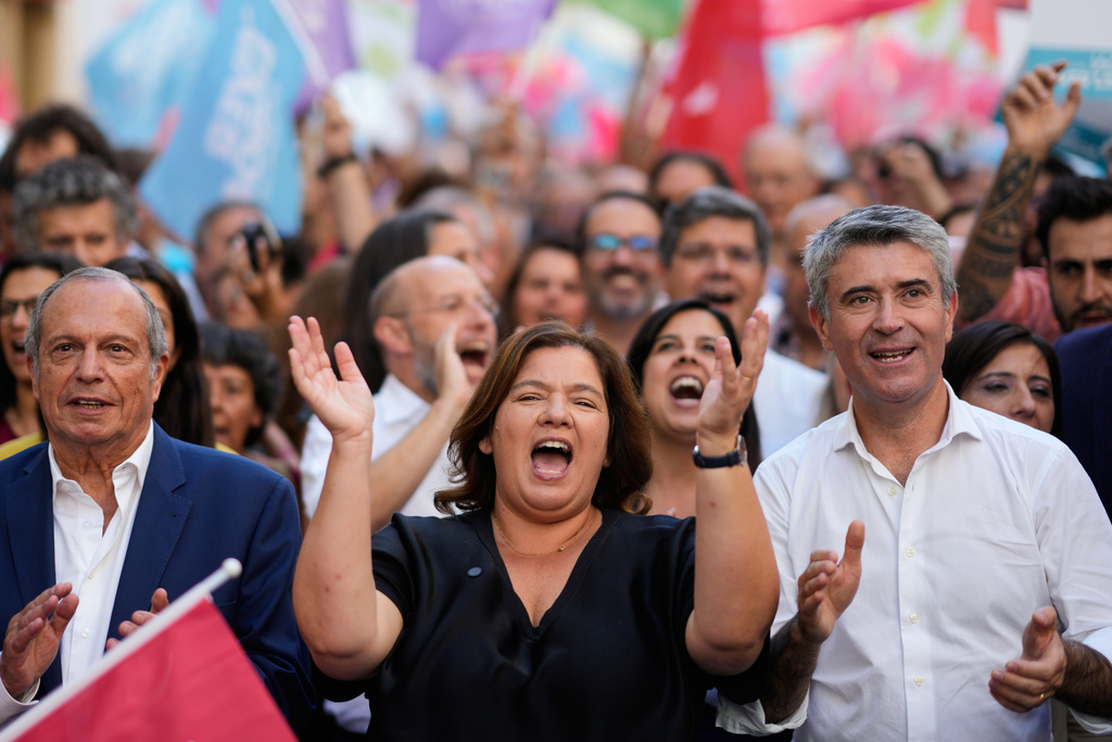 Alexandra Leitao, leader of the left-of-center coalition Viver Lisboa, or To Live Lisbon, claps her hands during a campaign action in downtown Lisbon ahead of Sunday's municipal elections, Friday, Oct. 10, 2025. (AP Photo/Armando Franca)