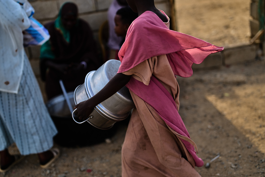 An internally displaced Sudanese girl arrives at a food distribution center at Al Heshan camp outskirts of Port Sudan, Sudan, Wednesday, April 15, 2026. (AP Photo/Bernat Armangue)