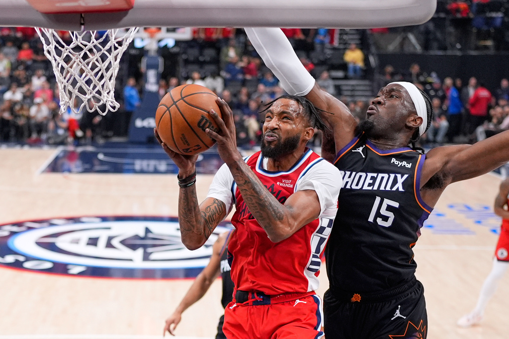 Los Angeles Clippers forward Derrick Jones Jr., left, shoots as Phoenix Suns center Mark Williams defends during the first half of an NBA basketball game Saturday, Nov. 8, 2025, in Inglewood, Calif. (AP Photo/Mark J. Terrill)
