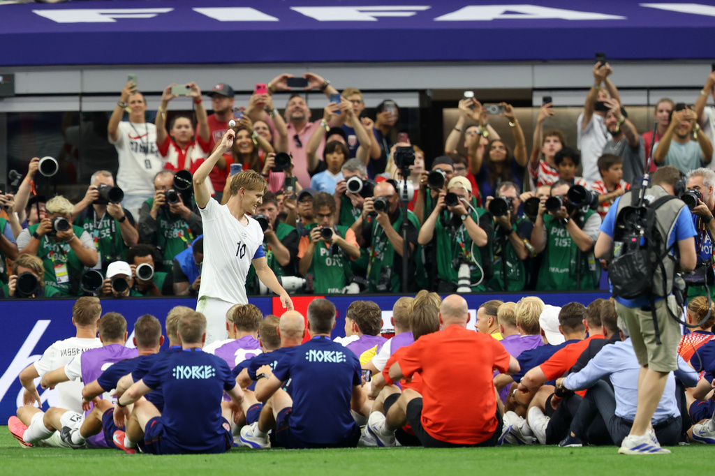 Norway's Martin Oedegaard (10) leads the viking row, after the end of the FIFA World Cup Round of 32 soccer match between Ivory Coast and Norway in Arlington, Texas, near Dallas, Tuesday, June 30, 2026.(AP Photo/Gareth Patterson)