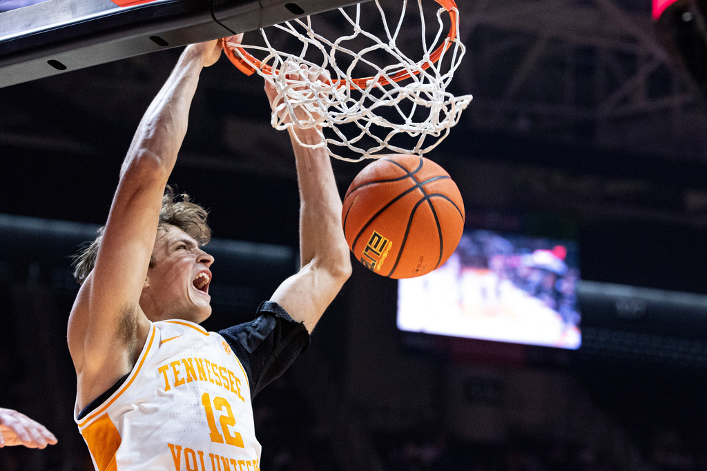 Tennessee forward Cade Phillips dunks during the first half of an NCAA college basketball game against Mercer, Monday, Nov. 3, 2025, in Knoxville, Tenn. (AP Photo/Wade Payne)