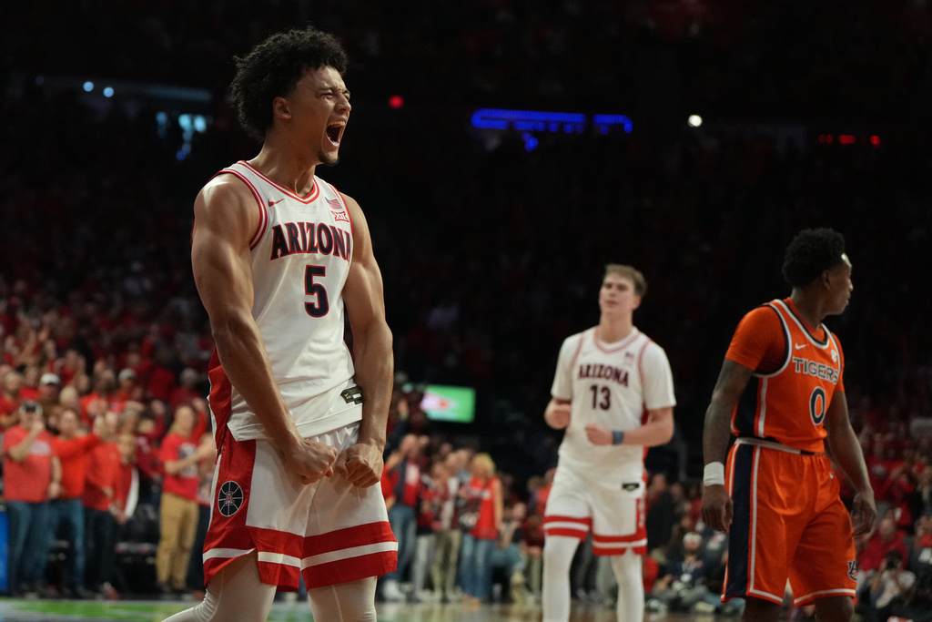 Arizona guard Brayden Burries (5) reacts after scoring against Auburn during the second half of an NCAA college basketball game, Saturday, Dec. 6, 2025, in Tucson, Ariz. (AP Photo/Rick Scuteri)