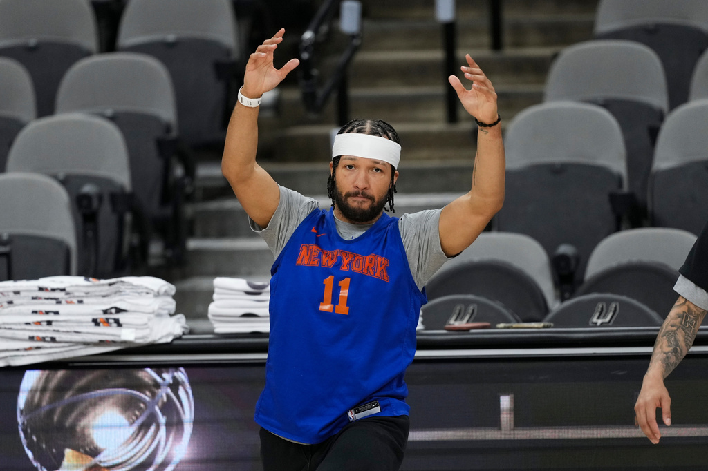 New York Knicks guard Jalen Brunson stretches during a workout prior to the start of the NBA Finals basketball series against the San Antonio Spurs, Tuesday, June 2, 2026, in San Antonio. (AP Photo/Eric Gay)
