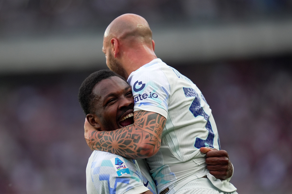 Inter Milan's Marcus Thuram, left, celebrates with teammate Federico Dimarco after scoring his side's opening goal during a Serie A soccer match between Torino and Inter Milan, in Turin, Italy, Sunday, April 26, 2026. (Spada/LaPresse via AP)