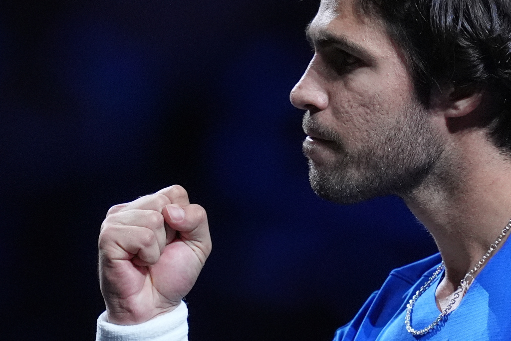 Team Europe's Carlos Alcaraz, reacts after winning a point with playing partner Team Europe's Jakub Mensik during a Laver Cup tennis tournament doubles match against Team World's Alexander Bublik and Team World's Taylor Fritz, in London, Friday, Sept. 25, 2026. (AP Photo/Maja Smiejkowska)