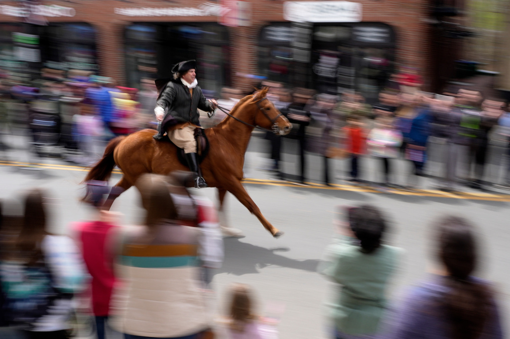 Brig. Gen. Richard Reale, dressed as American patriot Paul Revere reenacts the 1775 Boston-to-Lexington ride to alert colonists of approaching British troops, Monday, April 20, 2026, in Medford, Mass. (AP Photo/Robert F. Bukaty)