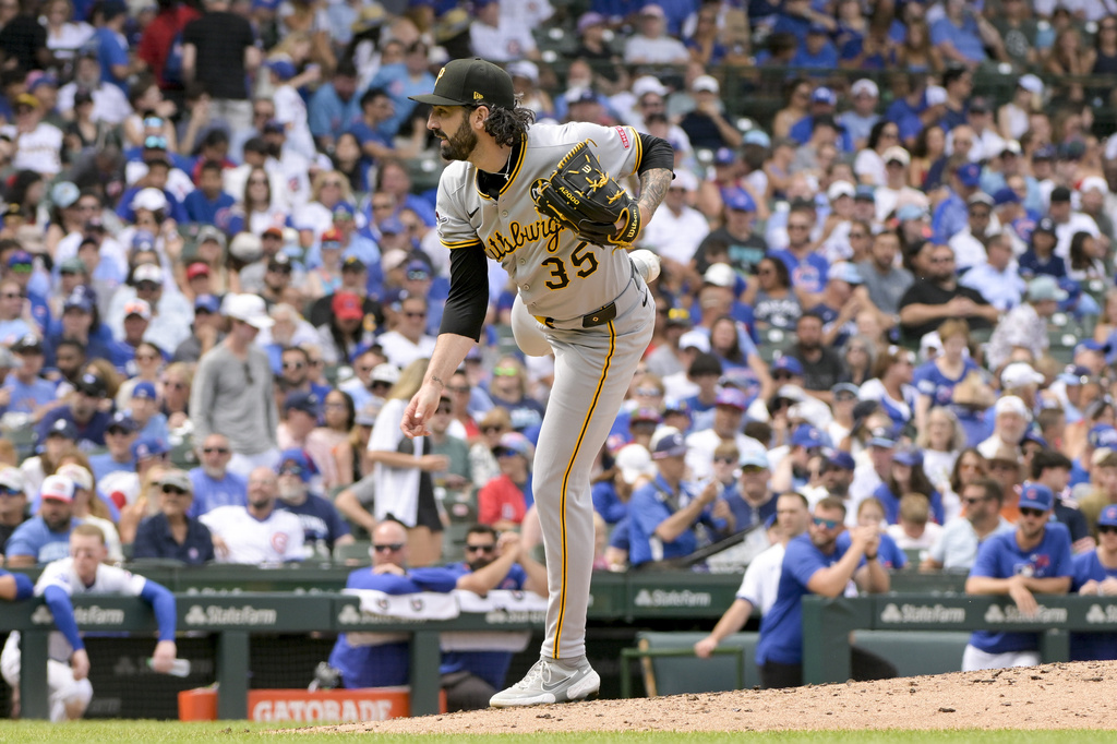 Pittsburgh Pirates pitcher Colin Holderman throws against the Chicago Cubs during the sixth inning of a baseball game, Sunday, Aug. 17, 2025, at Wrigley Field in Chicago. (AP Photo/Mark Black)