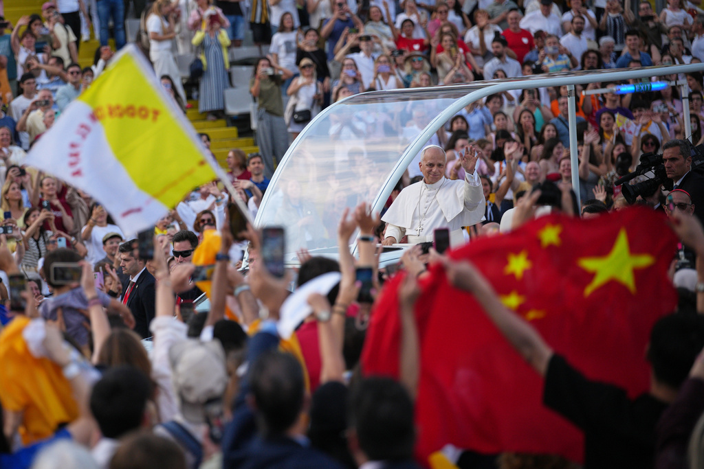 Pope Leo XIV arrives to attend a prayer vigil at Lluis Companys Olympic Stadium in Barcelona, Spain, Tuesday, June 9, 2026. (AP Photo/Emilio Morenatti)