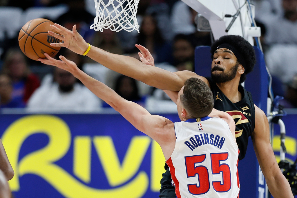 Cleveland Cavaliers center Jarrett Allen (31) defended against a shot by Detroit Pistons forward Duncan Robinson (55) during the first half in Game 1 of a second-round NBA playoffs basketball series Tuesday, May 5, 2026, in Detroit. (AP Photo/Duane Burleson)