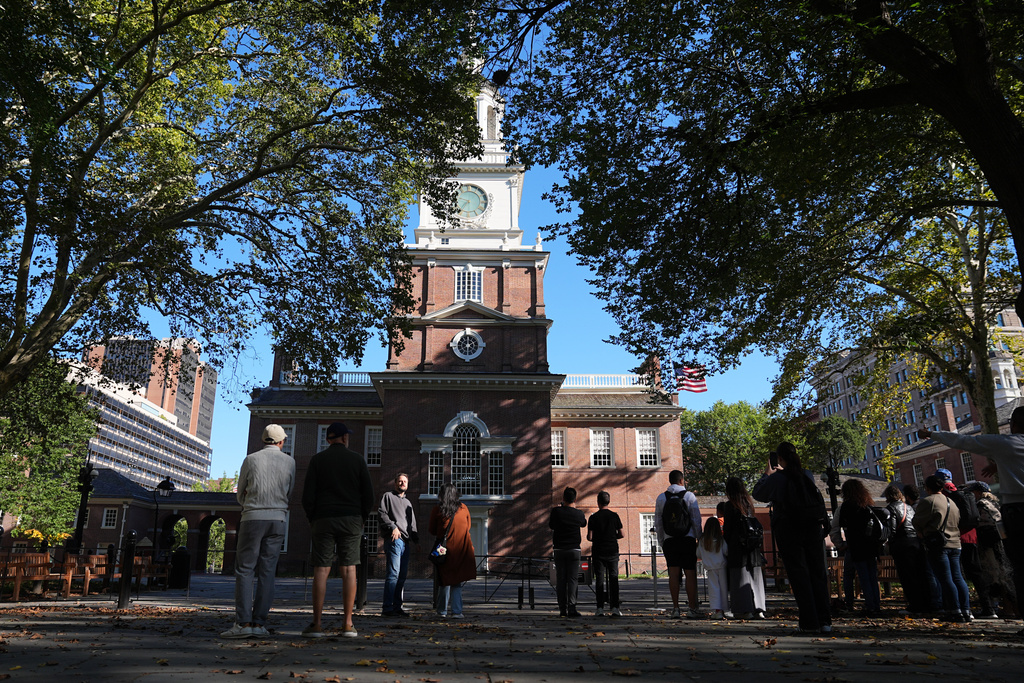 Tourist view Independence Hall from outside a barricade in Philadelphia, Wednesday, Oct. 1, 2025. (AP Photo/Matt Rourke)