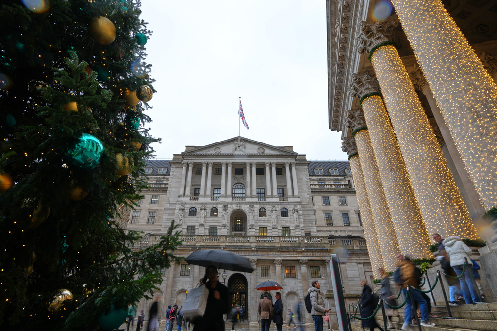 Pedestrians pass the Bank of England in London, as the Monetary Policy Committee (MPC) will publish their decision on interest rates, Thursday, Dec. 18, 2025. (AP Photo/Kirsty Wigglesworth)
