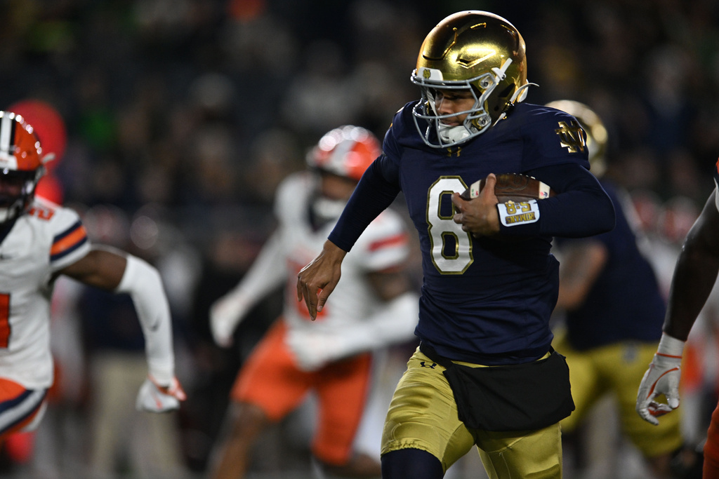 Notre Dame quarterback Kenny Minchey (8) rushes for a touchdown during the fourth quarter of an NCAA football game against Syracuse, Saturday, Nov. 22, 2025, in South Bend, Ind. (AP Photo/Paul Beaty)