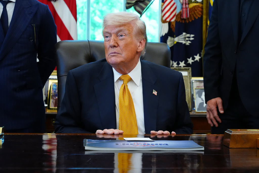 President Donald Trump meets with UFC fighters, Wednesday, May 6, 2026, in the Oval Office of the White House, in Washington. (AP Photo/Jacquelyn Martin)