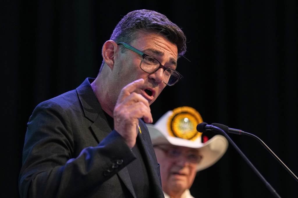 Labour party's Andy Burnham speaks after winning the Makerfield by-election, paving the way for a leadership challenge against Prime Minister Sir Keir Starmer. in Wigan, England, Friday, June 19, 2026.(AP Photo/Jon Super)