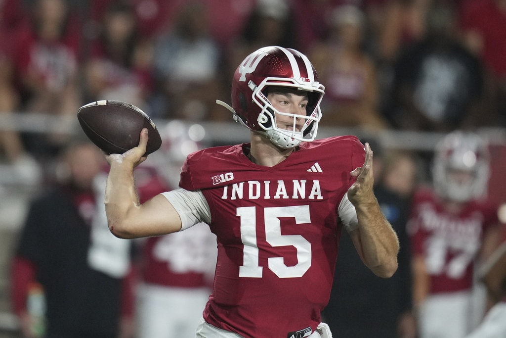 Indiana quarterback Fernando Mendoza throws during the first half of an NCAA college football game against Illinois, Saturday, Sept. 20, 2025, in Bloomington, Ind. (AP Photo/Darron Cummings)