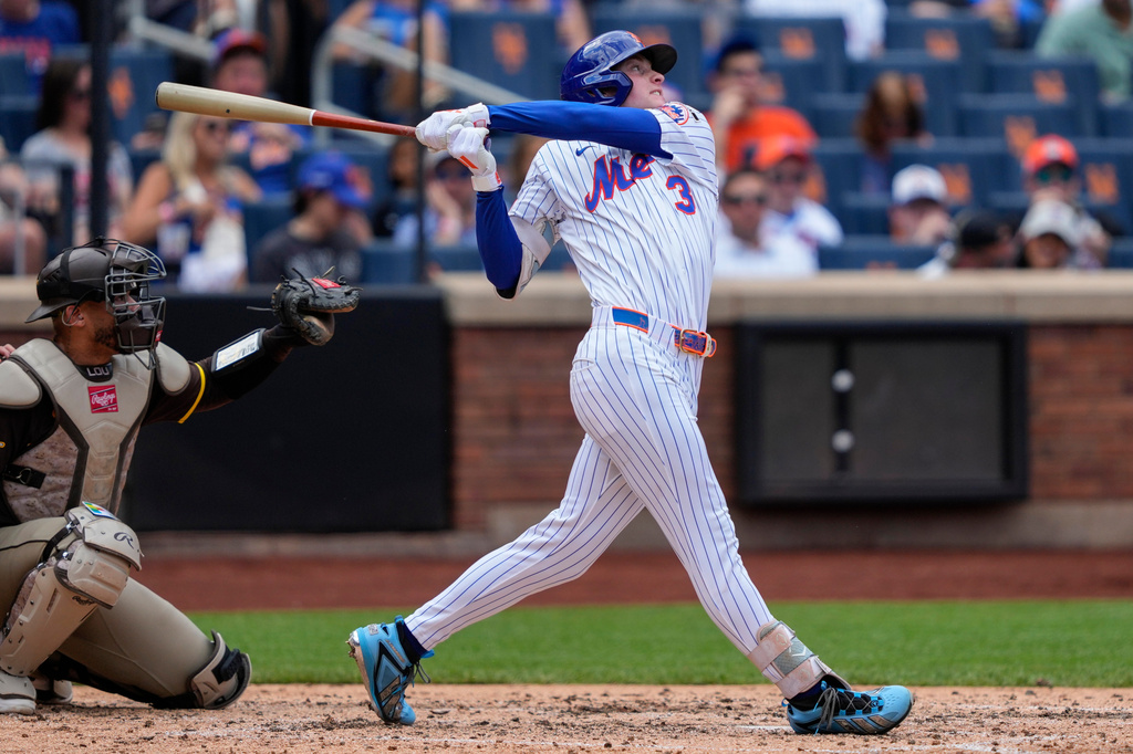 New York Mets' Carson Benge (3) hits a two-run home run during the fourth inning of a baseball game against the San Diego Padres, Wednesday, Aug. 19, 2026, in New York. (AP Photo/Yuki Iwamura)