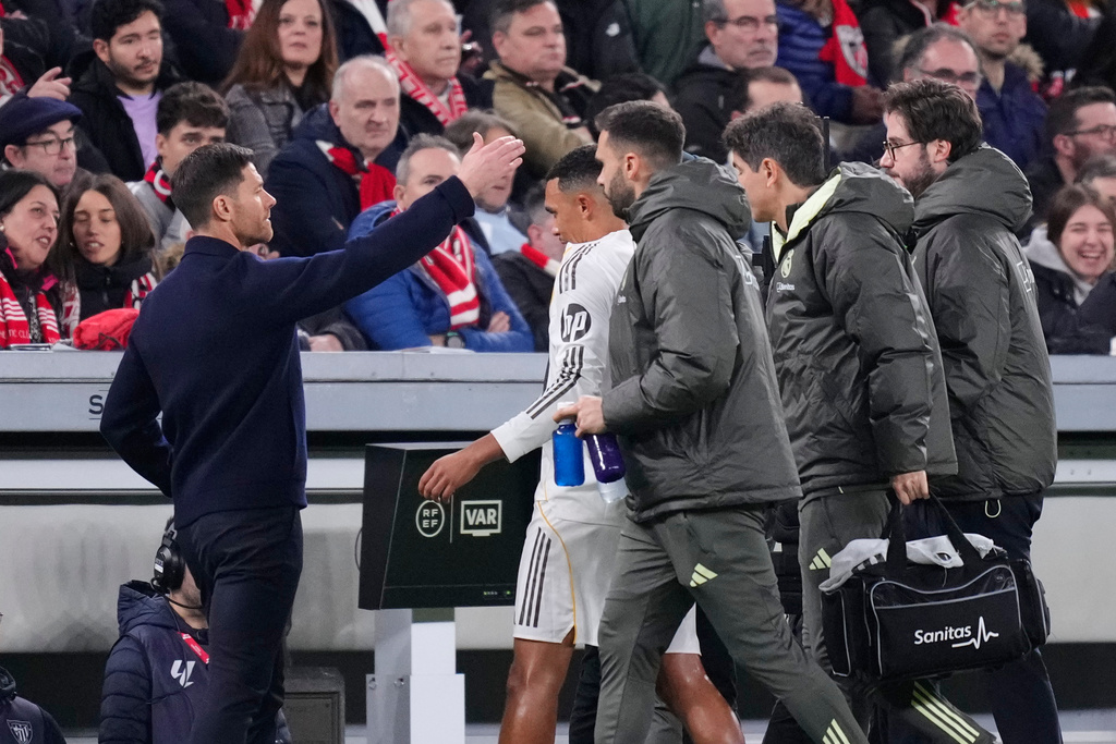 Real Madrid's Trent Alexander-Arnold, centre, walks off after being injured during the Spanish La Liga soccer match between Athletic Bilbao and Real Madrid in Bilbao, Spain, Wednesday, Dec. 3, 2025. (AP Photo/Jose Breton)