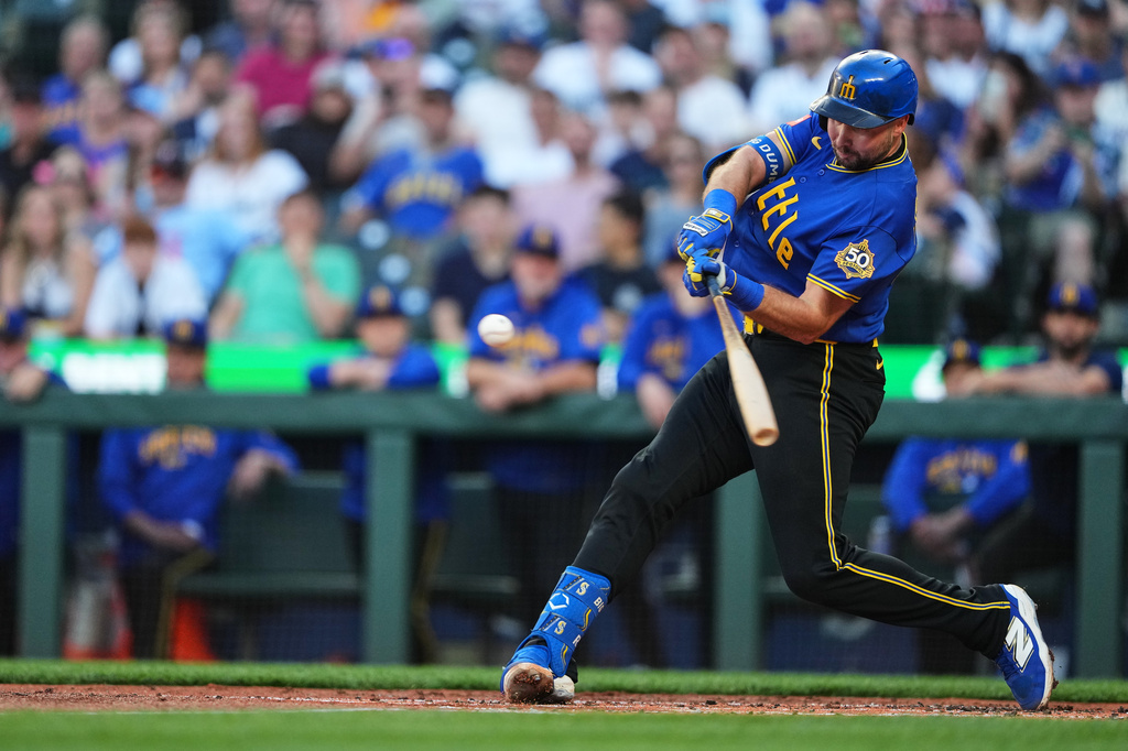 Seattle Mariners' Cal Raleigh hits a two-run ground-rule double against the Minnesota Twins during the first inning of a baseball game, Friday, July 31, 2026, in Seattle. (AP Photo/Lindsey Wasson)