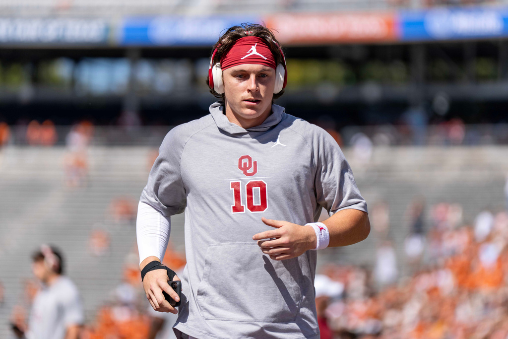 Oklahoma quarterback John Mateer warms up before an NCAA college football game against Texas at the Cotton Bowl, Saturday, Oct. 11, 2025, in Dallas. (AP Photo/Jeffrey McWhorter)