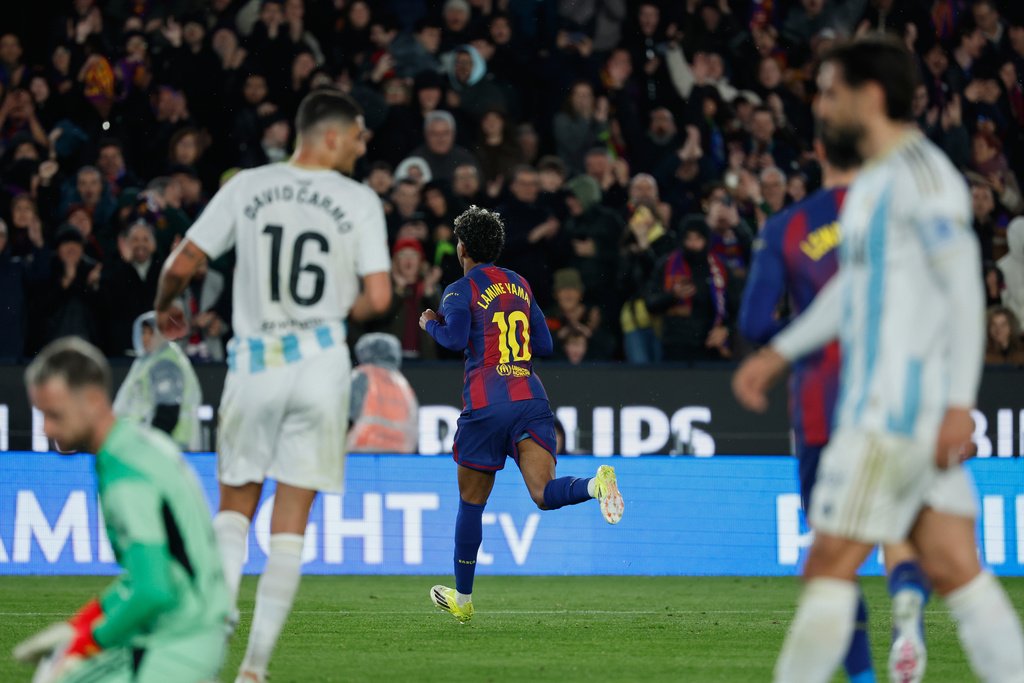Barcelona's Lamine Yamal, center, celebrates after scoring his side's third goal during a Spanish La Liga soccer match between Barcelona and Real Oviedo in Barcelona, Spain, Sunday, Jan. 25, 2026. (AP Photo/Joan Monfort)