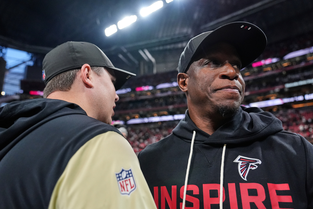 Atlanta Falcons head coach Raheem Morris, right, greets New Orleans Saints head coach Kellen Moore after an NFL football game, Sunday, Jan. 4, 2026, in Atlanta. (AP Photo/Brynn Anderson)