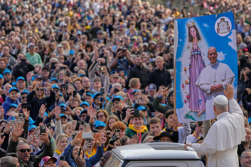 Pope Leo XIV greets faithful during the weekly general audience in St. Peter's Square, at the Vatican, Wednesday, Oct. 29, 2025. (AP Photo/Gregorio Borgia) Pope Leo XIV greets faithful during the weekly general audience in St. Peter's Square, at the Vatican, Wednesday, Oct. 29, 2025. (AP Photo/Gregorio Borgia)